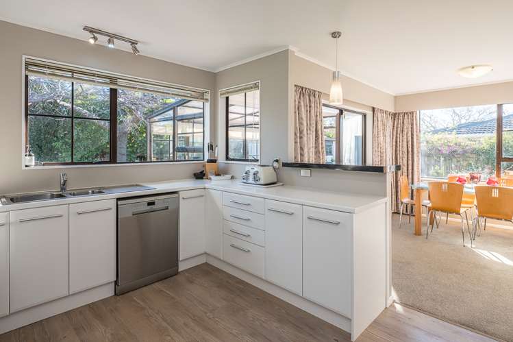 20 Awanui Drive Waikanae_11