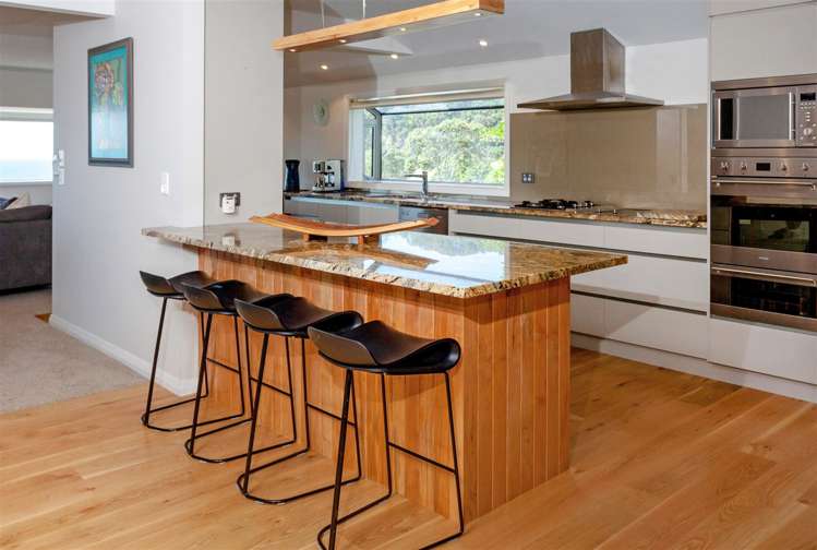 115 Oratia Place Onemana_8