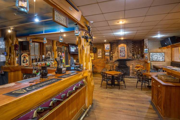 20 Memorial Square Carterton_15