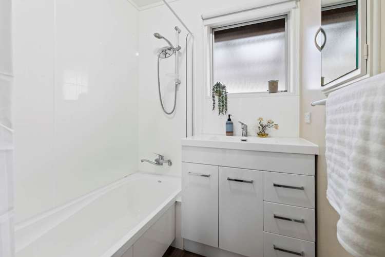 2c Youngs Road Papakura_14