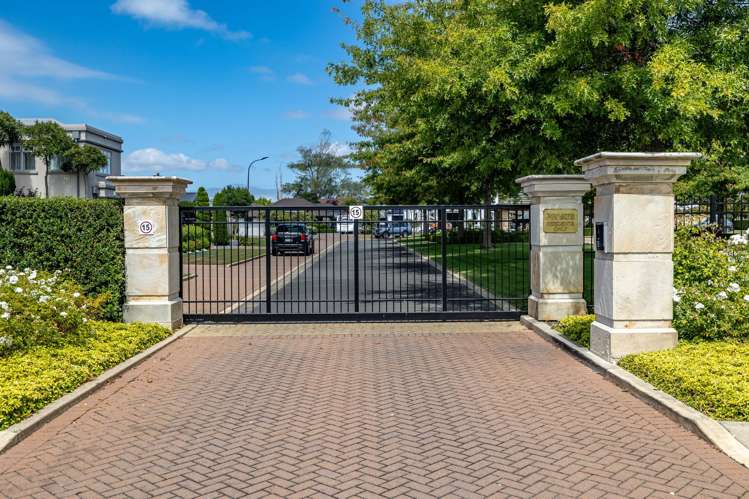 10 Hatton Court Northwood_21