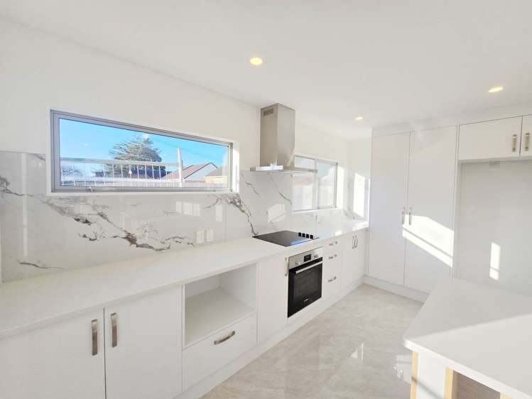 8a Taurima Avenue Point England_5