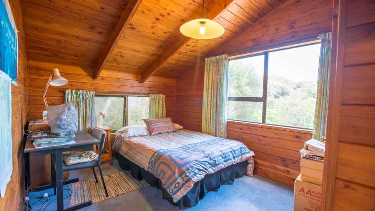 20 La Trobe Track Karekare_17