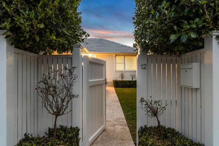 12 Crocombe Crescent Beach Haven_24