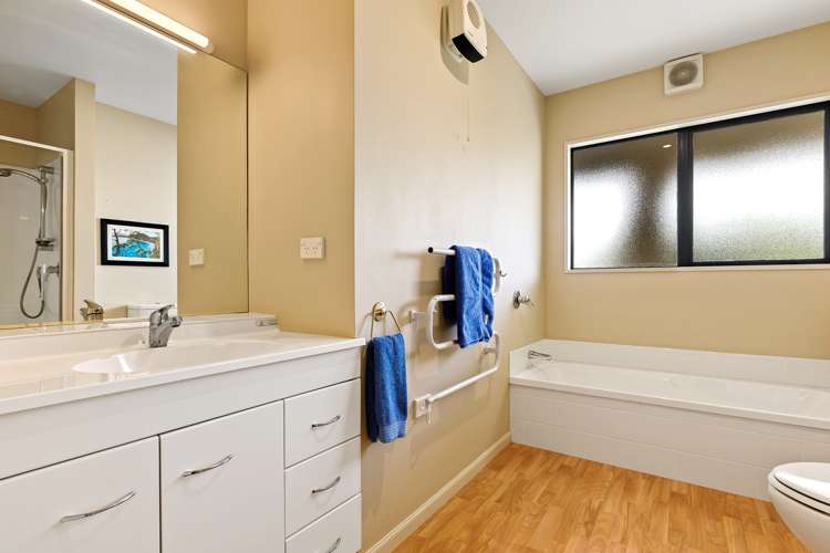 15 Ngaio Grove Robinsons Bay_18