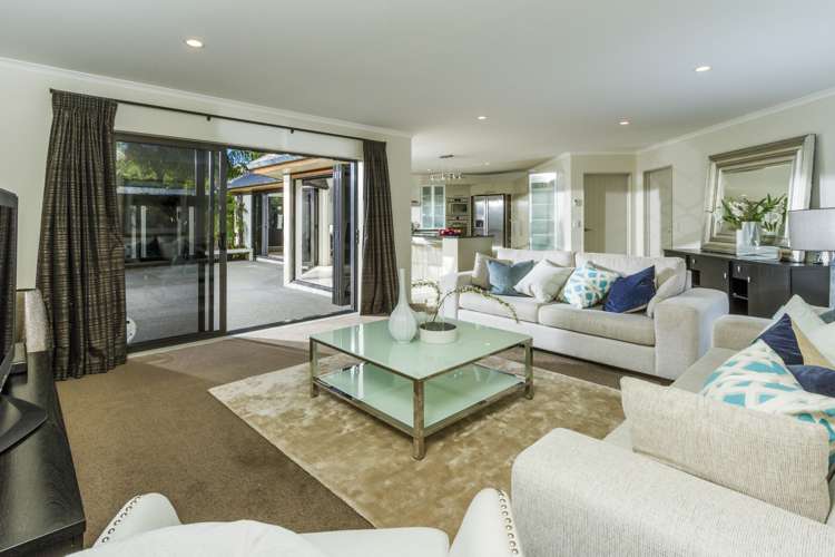 8 Oscar Road Greenhithe_9