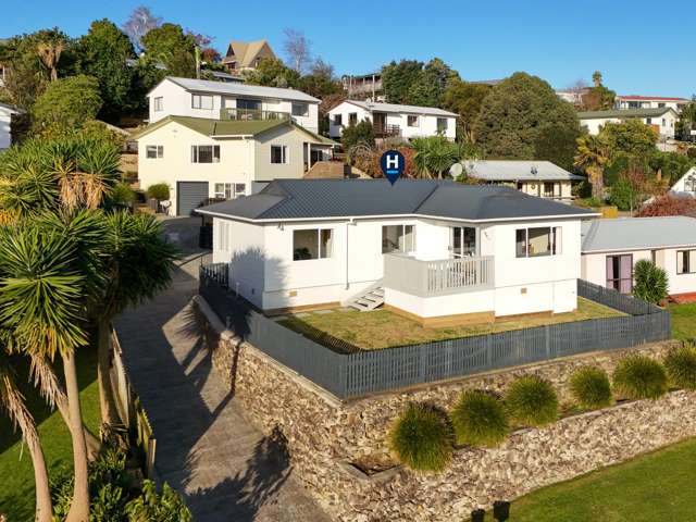 Single level living with stunning views