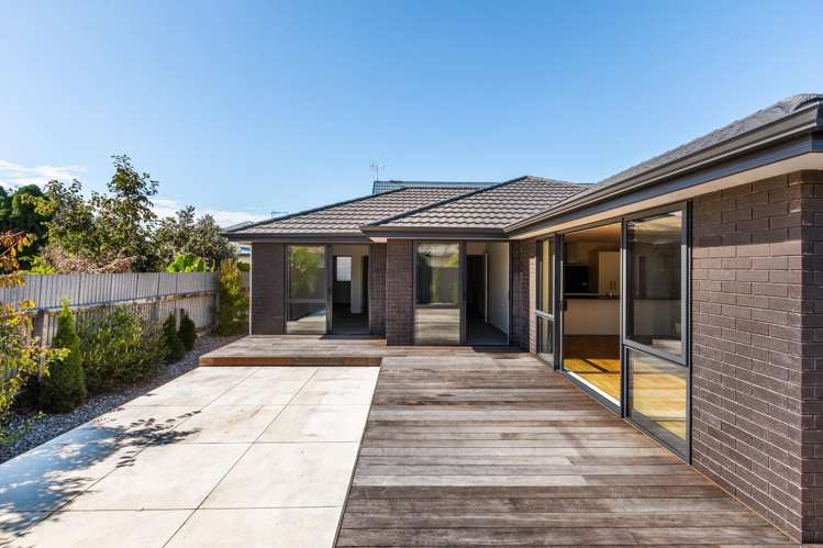 6a West Place Greenmeadows_1