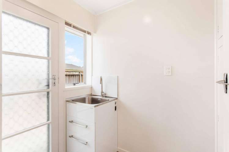 2/5 Sylvan Crescent Te Atatu South_8