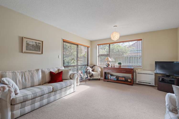 2/4 Gatonby Place_0