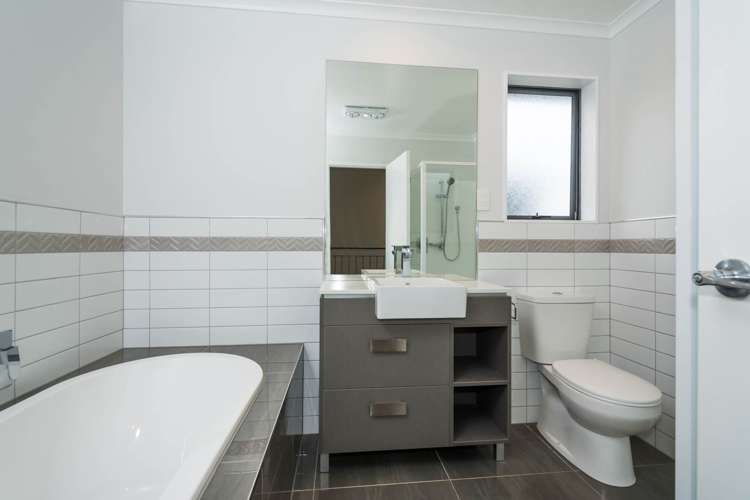 70 Mackay Drive Greenhithe_12