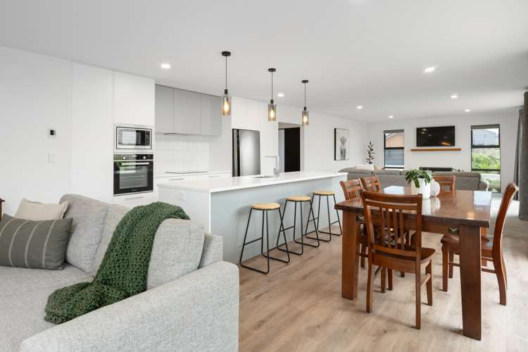 11 Caproni Road Burleigh_10