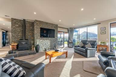45 Meadowstone Street_3