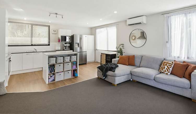 2/342C Royal Road Massey_5