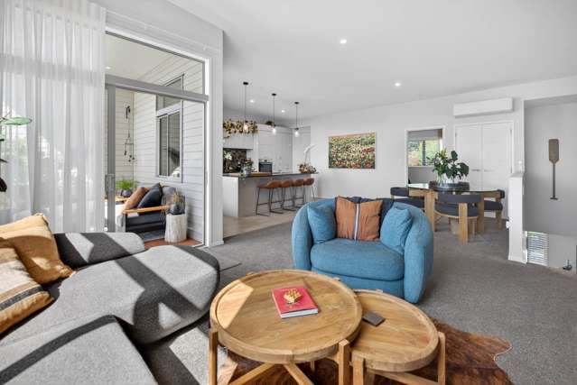 Sophisticated Living with Sea Views