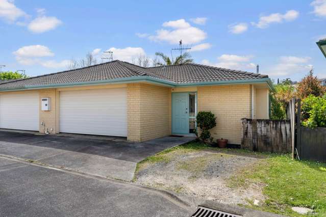 2/7 Marbeth Court Botany Downs_2