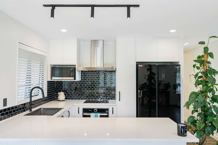 15 Frank Bunce Grove Flat Bush_7