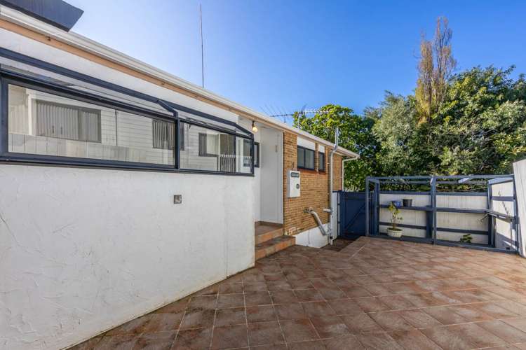 1/56 Oaktree Avenue Browns Bay_24