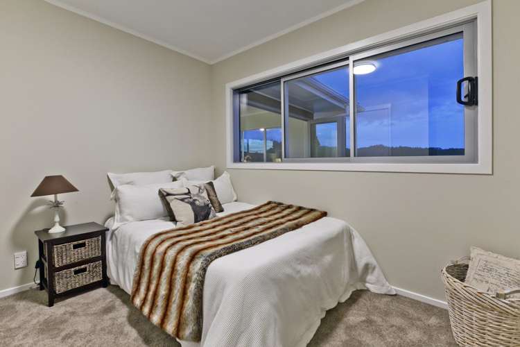 17 Valerie Crescent Okura_22