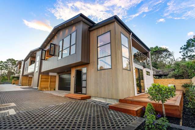 Prime Luxurious Family Home - Panoramic Sea Views