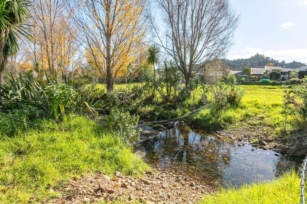 315 & 315A Woollams Avenue_5
