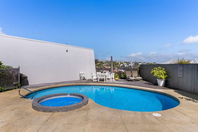 2/18 Takitimu Street Orakei_12