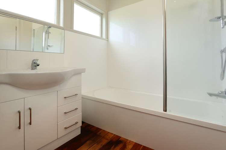 23 Castaing Crescent Te Atatu South_17