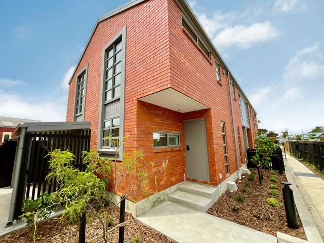 2 bedroom townhouse in Phillipstown