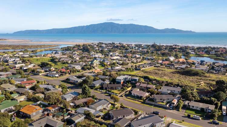 83 Queens Road Waikanae Beach_29