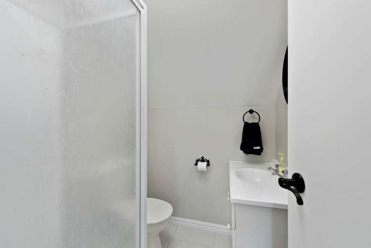 15b Henderson Crescent Parkvale_12