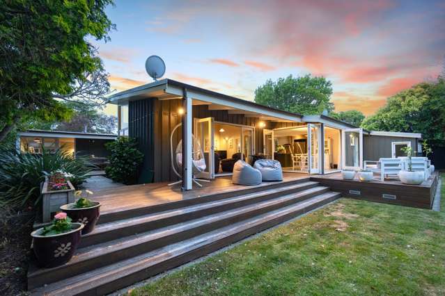 Private, Tranquil Cul-de-Sac Family Retreat