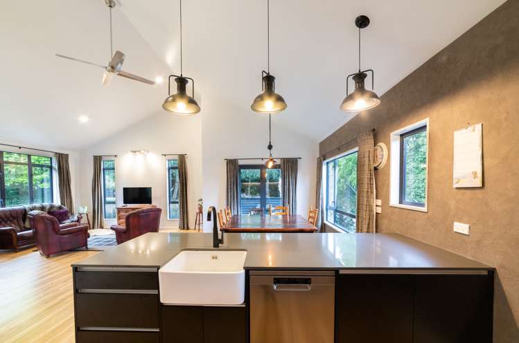 5693 West Coast Road Springfield_8