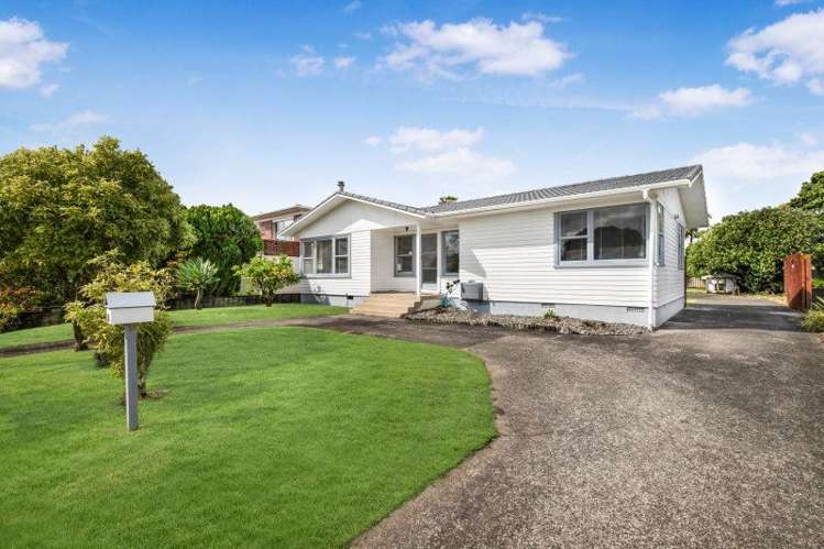 16 Montmere Avenue Te Atatu Peninsula_15