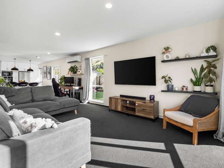 2/61 Laing Crescent_4