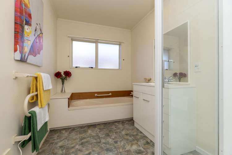 22 Kowhai Grove Raumati Beach_15