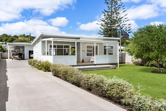 Sunlit Coastal Retreat in Heart of Stanmore Bay