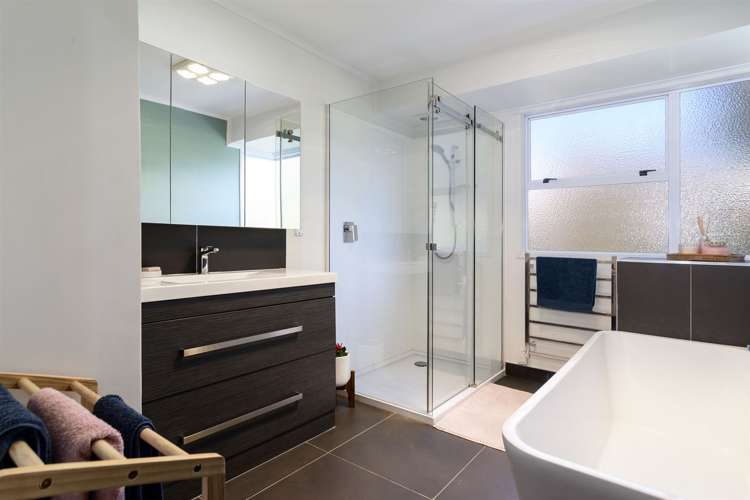 175 Kingswood Road Brookfield_6