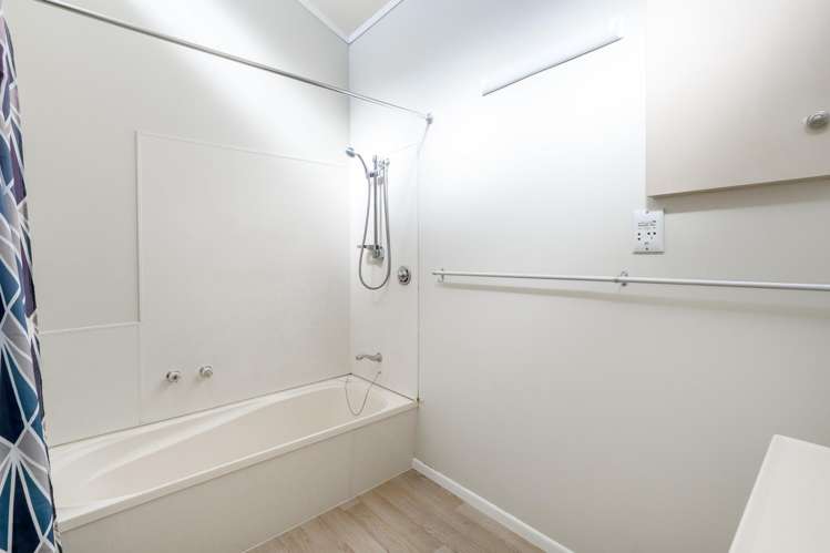 17a Seaview Road Otumoetai_12