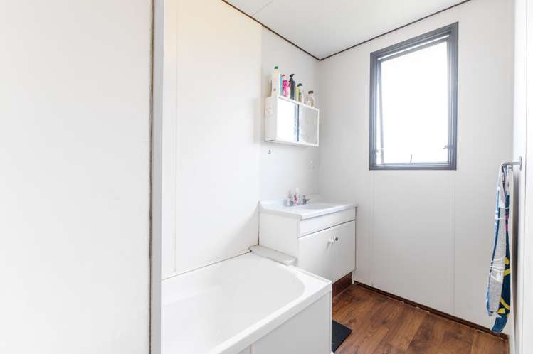 2/76 Parrs Cross Road Henderson_9