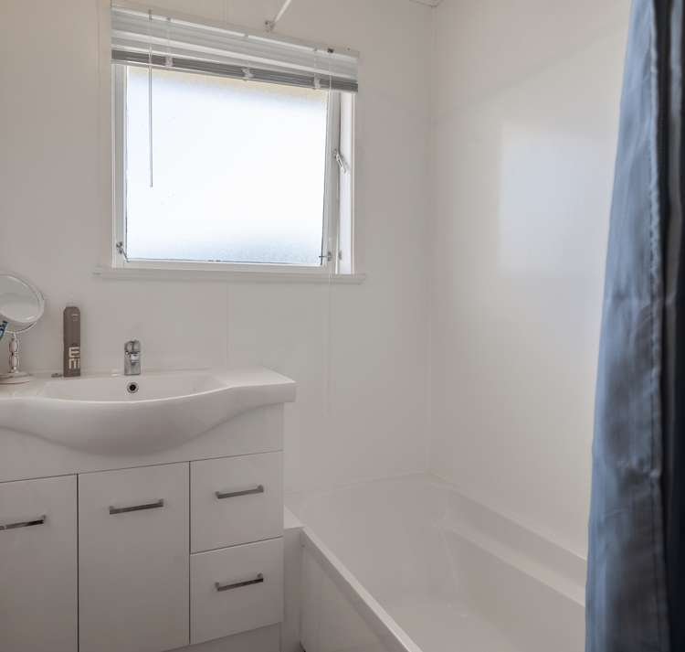 9 Totaravale Street Pukehangi_11