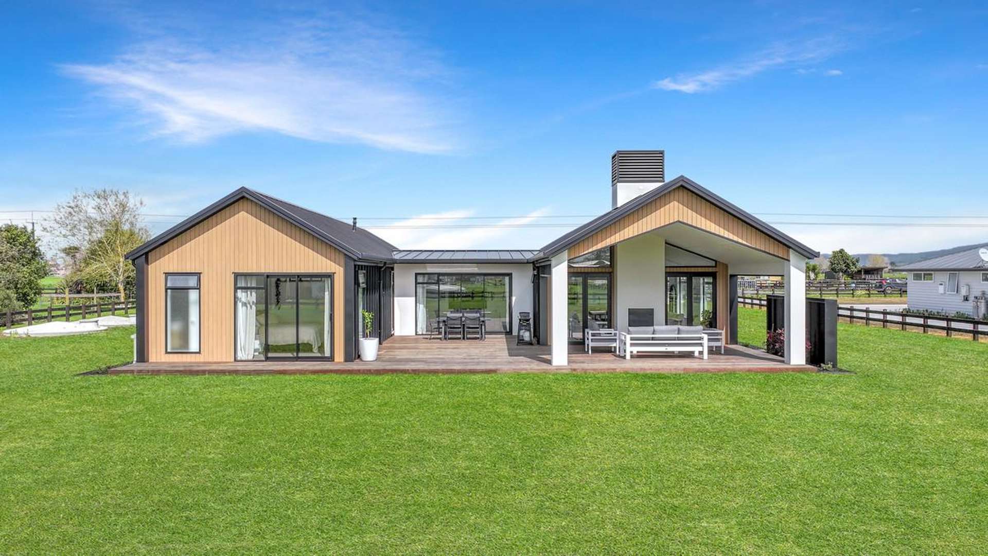 66 Reid Road Ngahinapouri_0