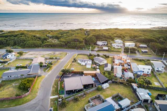 5 Te Kiri Street Himatangi Beach_1