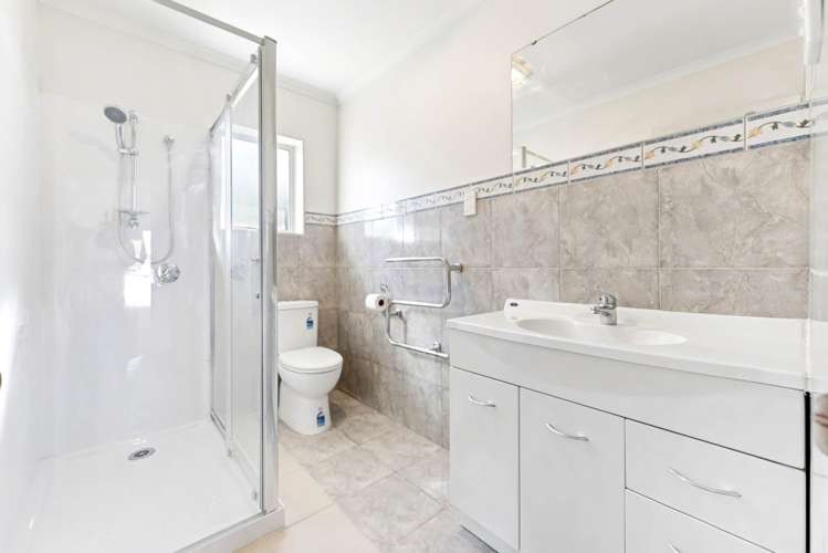 9A Robert Skeleton Place Manurewa_9