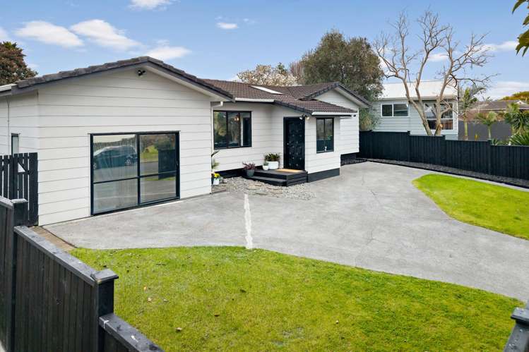 25 Sunningdale Street Wattle Downs_23