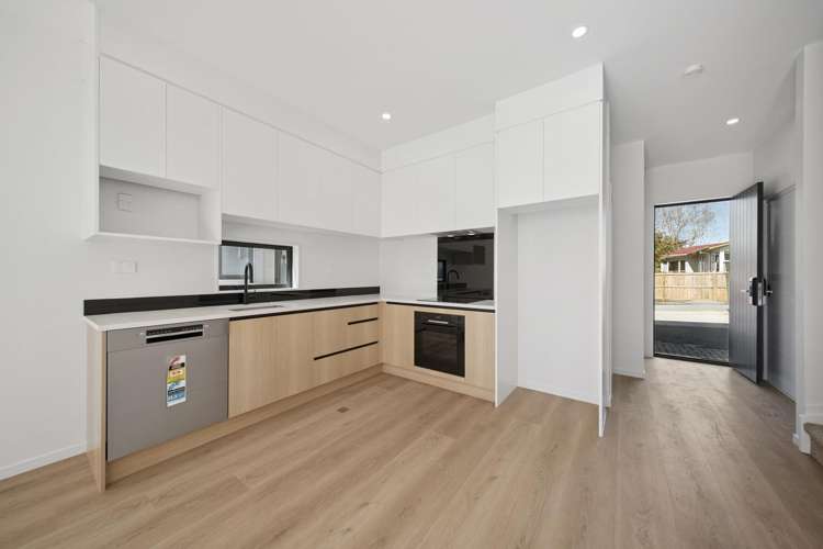 10-12 Clendon Place Manurewa_7