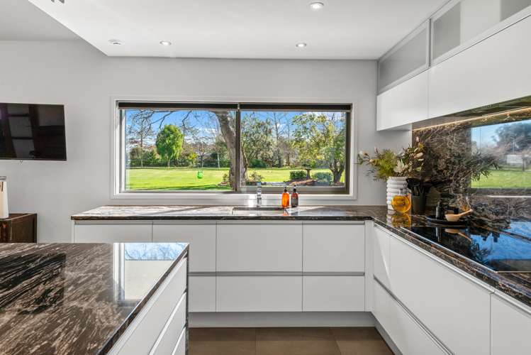 569 Johns Road Harewood_10