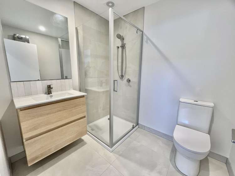 28B Bletsoe Avenue 10222_6