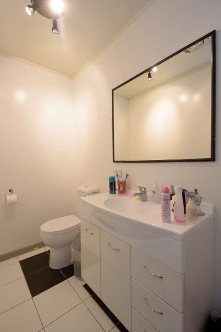 16a Arawata Terrace Fernhill/Sunshine Bay_17