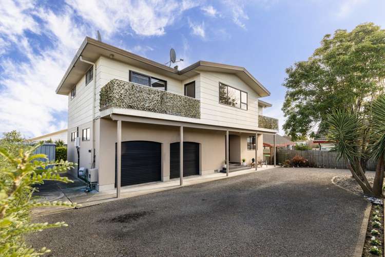 901A Dufferin Street Akina_18