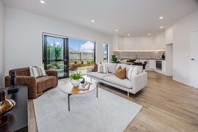 MODERN 3 BRM STYLING. FREEHOLD-CBD/SEA VIEWS.